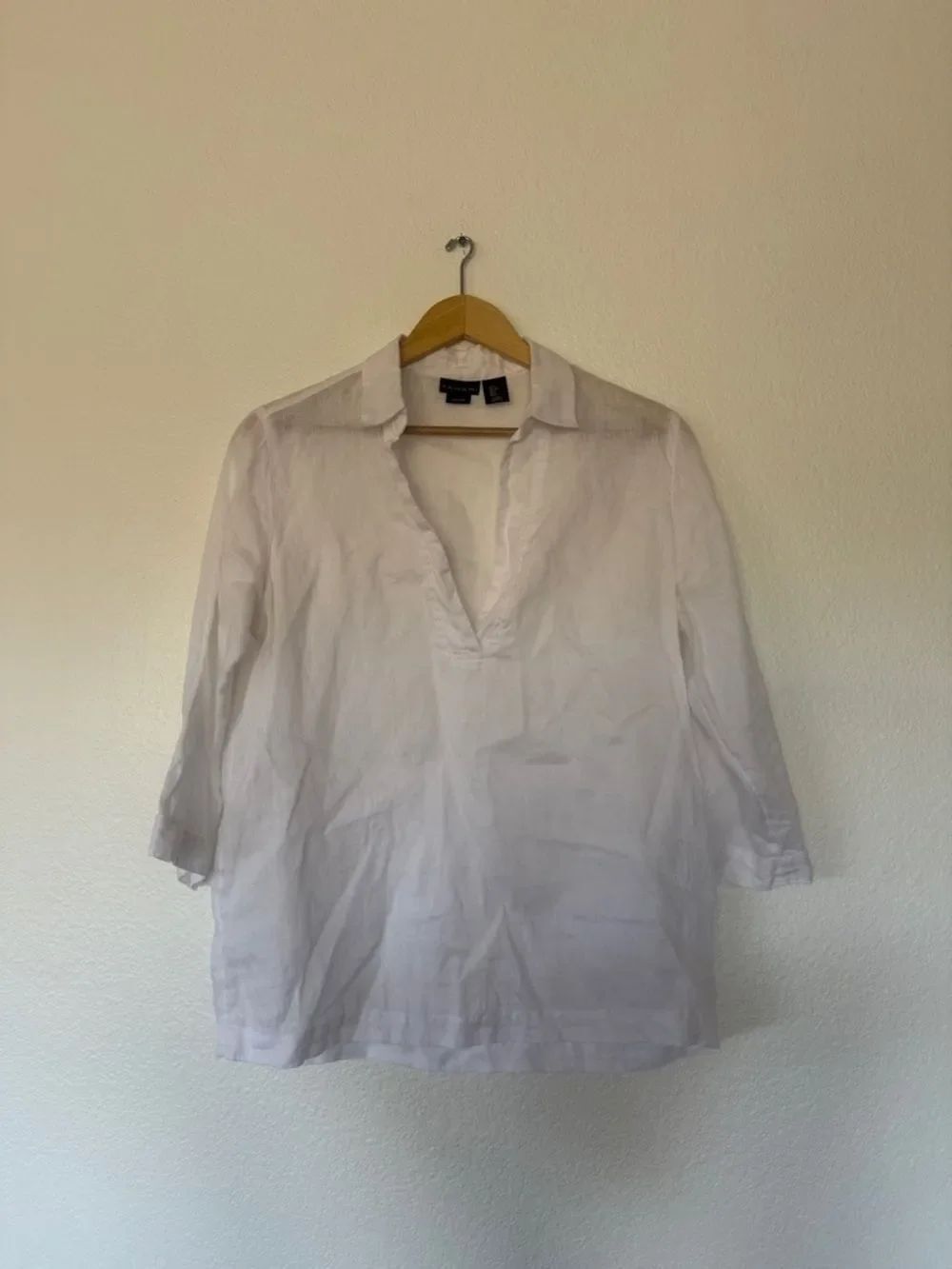 Women’s linen white top